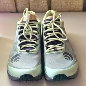 Topo Athletic MTN Racer 2 size 10.5 women's Shoes